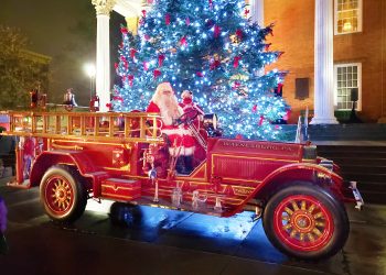 Downtown Waynesburg Has the Spirit of the Season