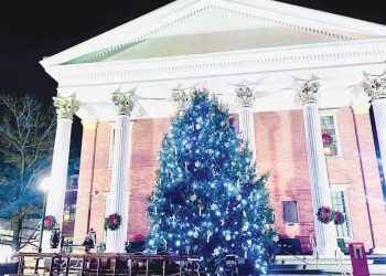 The History of the Community Christmas Tree